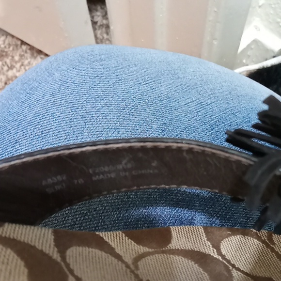 Coach brown signature c sandals in great condition!! size 7B cute crystal brown - Picture 6 of 6